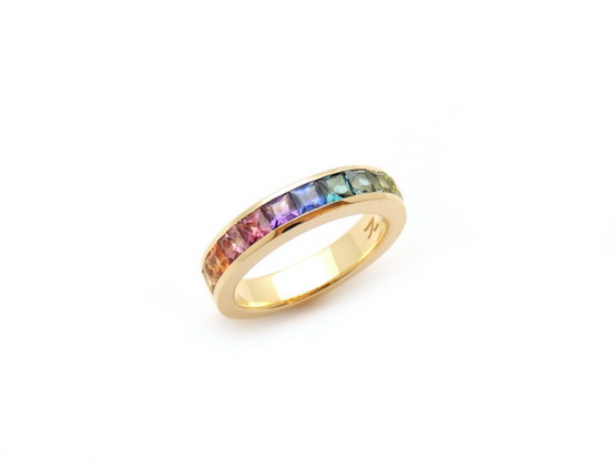 Ring mit diversen Farbedelsteinen